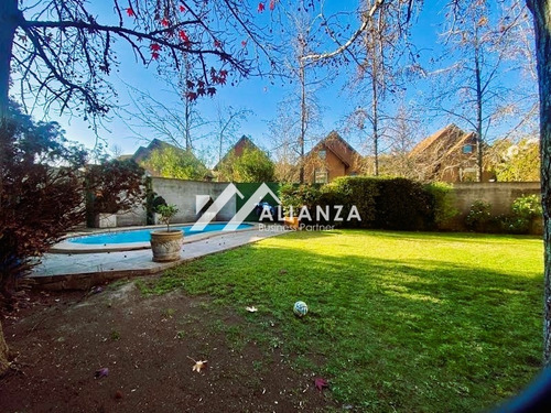 Casa En Condominio Aislada Con Gran Terreno, Imperdible!!!!