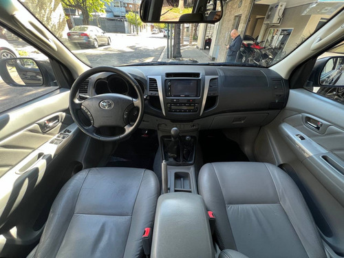 Toyota Hilux 3.0 Cd Srv Cuero 4x4 /// 2011 - 240.000km