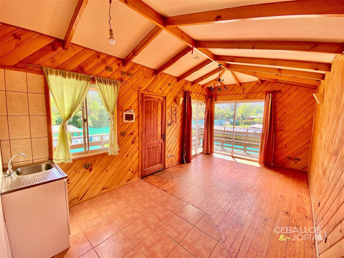 Casa En Venta De 6 Dorm. En Olmué