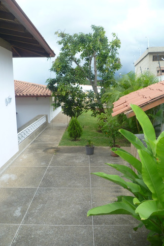 Imagen 13 de 14 de Venta Amplia Y Cómoda Casa De 1.199mts. Cumbres De Curumo En Calle Cerrada