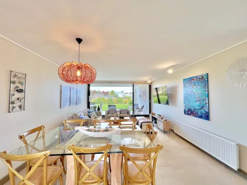 Excelente Departamento En Primer Piso Con Jardín En Marbella