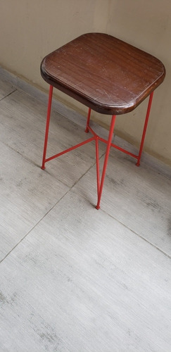 Imagen 1 de 2 de 2 Bancos , Pata De Hierro Y Asiento Madera En Córdoba Centro