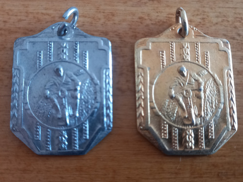 2 Medallas Antiguas De Motociclismo - Precio X Ambas