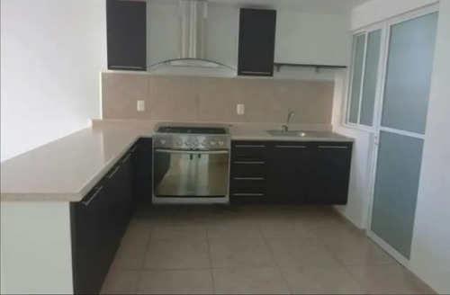 Hermosa Casa En Venta En Circuito Puerta Del Sol 1, El Pueblito, Querétaro, México. Cmr