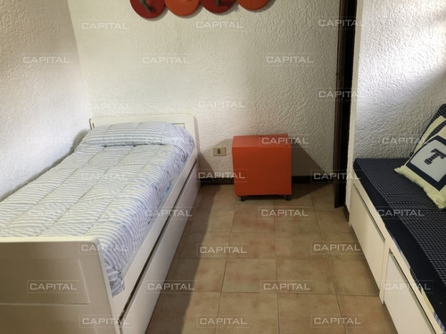 Casa De 5 Dormitorios En Playa Mansa Punta Del Este-ref:28553