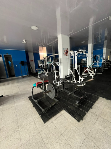 Gimnasio Acreditado Con Excelentes Instalaciones Y Maquinaria En Venta