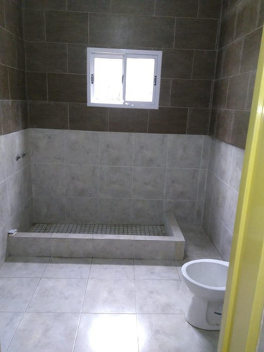 Casa De 4 Ambientes Con Piscina En Venta