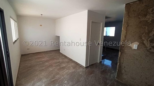 Imagen 7 de 11 de Townhouse En Venta Ubicado En La Puerta Maraven. Listo Para Habitar!