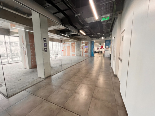 Planta Libre En Nuevo Strip Center, Metro Hospitales