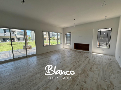 Casa En Venta En Puertos Del Lago, Barrio Araucarias, Escobar, G.b.a. Zona Norte