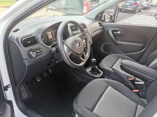 Imagen 14 de 15 de Volkswagen Vento 2016 1.6 Confortline Mt