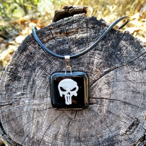 Imagen 2 de 4 de Collar Calavera Dark Vidrio Pintado A Mano