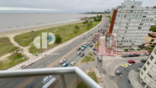 Alquiler  Malvin Apartamento 3 Dormitorios, Frente Al Mar!