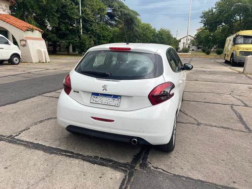 Peugeot 208 1.6 Active
