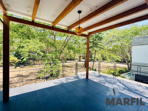 Hermosa Residencia Con Alberca En Venta En Condominio Privado Las Parotas Colima