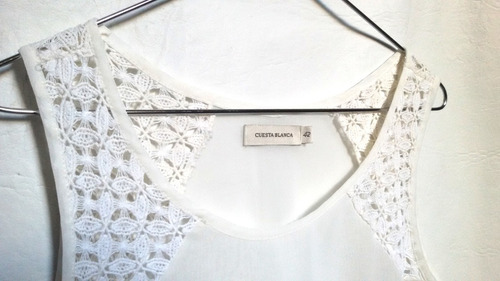 Musculosa Con Encaje En Los Hombros