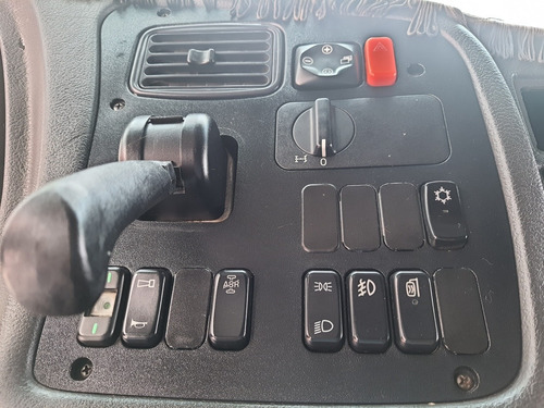 Imagem 14 de 15 de Mercedes-benz Atron 1635 S