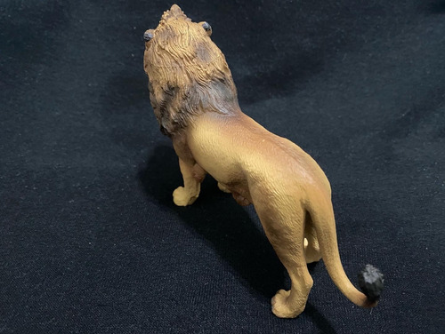 Figura Collecta - Leão - 13cm Comprimento