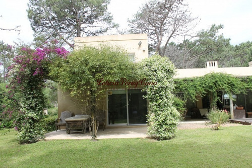Venta Casa En Laguna Blanca , Manantiales 4 Dormitorios - Ref: 18844