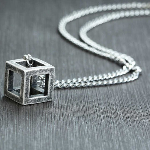 Imagem 2 de 5 de Colar Masculino Com Pingente Cubo