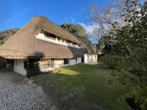 Venta De Casa En Parada 22 De La Brava, Punta Del Este. (ref: Fro-239)