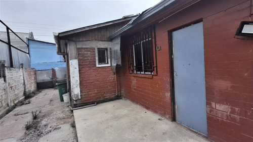 Casa En Venta De 1 Dorm. En El Bosque