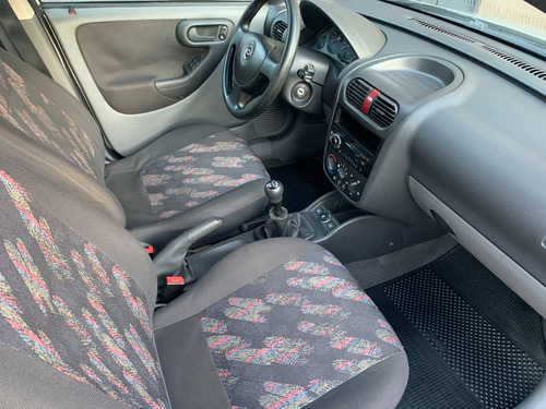 Imagem 5 de 8 de Chevrolet Corsa 1.8 Mpfi Maxx Sedan 8v Flex 4p Manual