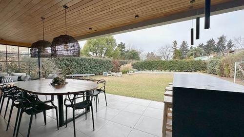 Casa Moderna 4 Dormitorios- San Marino Funes Hills