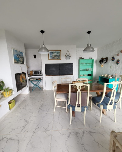 Imagen 4 de 20 de Jardin Espinosa, Casa De 4 Dormitorios En Venta, Pileta, Quincho, 4 Baños