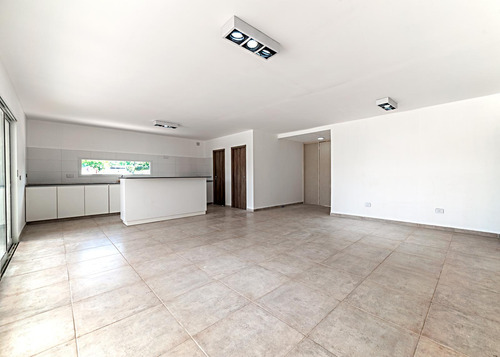 Venta Casa Pilar Del Este - San Ramon A Estrenar Con Pileta Y Jacuzzi