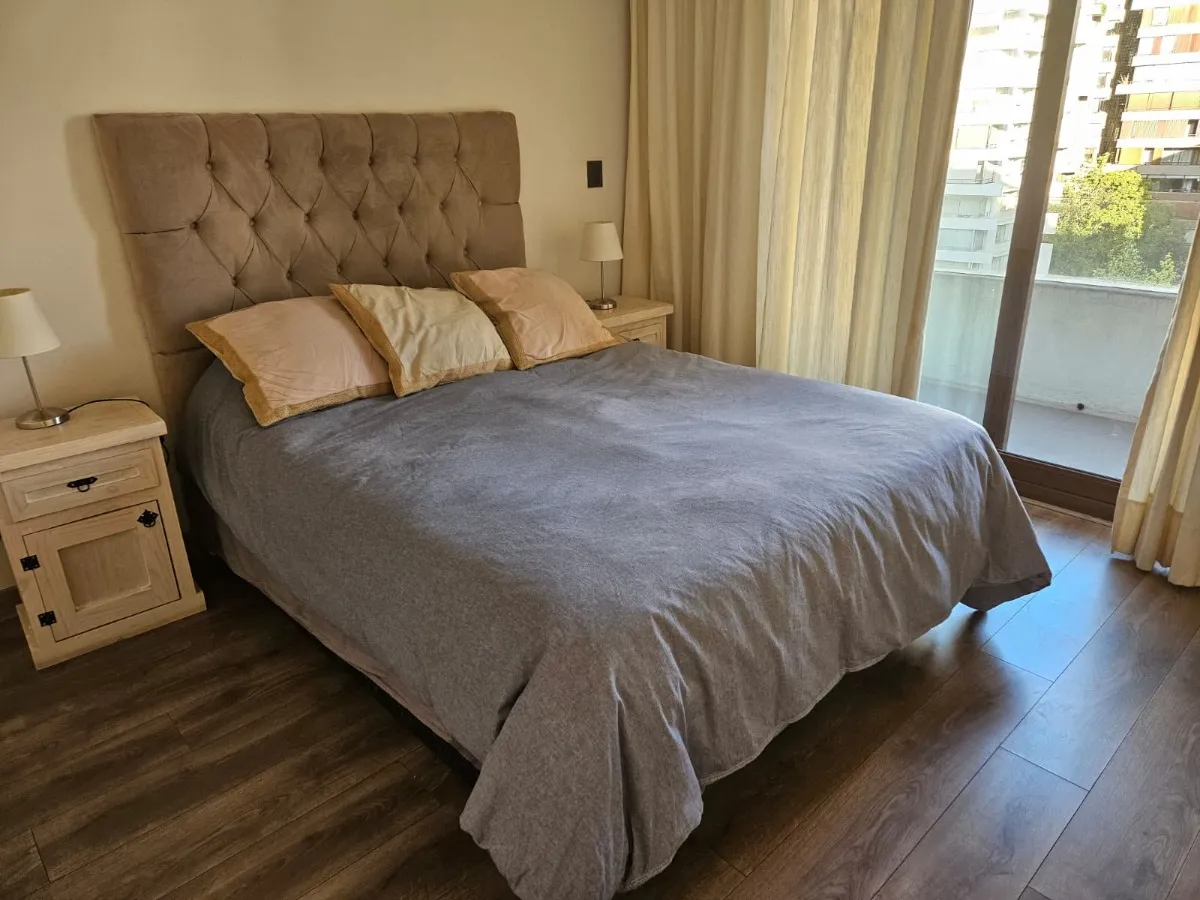 Imagen 4 de 16 de Departamento En Las Condes 3 Dormitorios, 2 Baños Y 2 Estac.