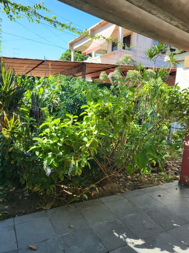 Imagem 24 de 30 de Casa 3 Quartos Uma Suíte , Piscina E Lojas