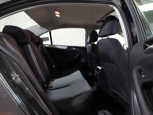 Imagen 14 de 15 de Volkswagen Jetta 2017 4p Comfortline L5/2.5 Man