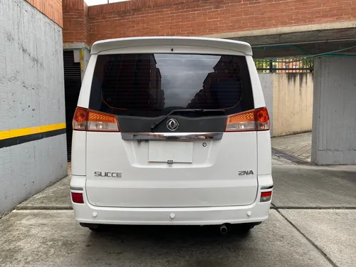 Camioneta Dfsk Donfeng Modelo 2015, 7 Pasajeros