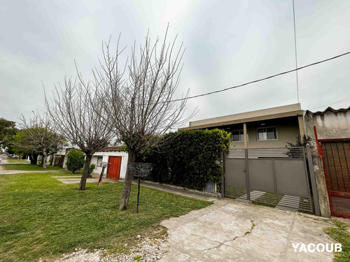 Casa En Venta - 3 Dormitorios 3 Baños - 300mts2 - Lisandro Olmos