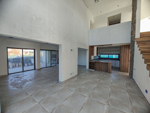 Casa En Venta En Barrio Privado Las Cortaderas 2