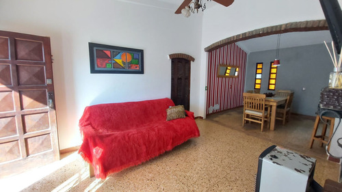 Imagen 19 de 30 de Venta Casa Quinta 4 Ambientes Lujan Gran Parque. Hermosa Casa En Zona Residencial Y Tranquila. Entorno Ideal Para Tu Familia. Por Precio Y Calidad Nada Igual. Inmobiliaria Profesionalidad Y Seguridad