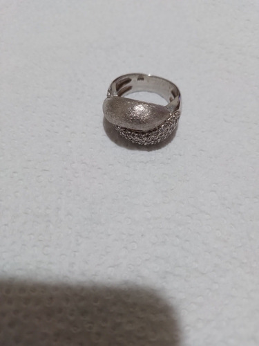 Anillo De  Plata  925 Con Detalle  De Piedras 