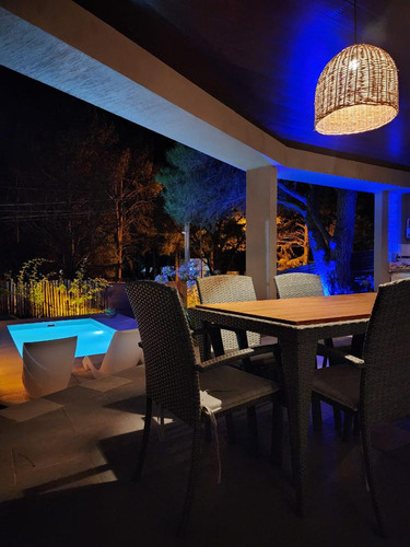Casa En Venta - 3 Dormitorios 2 Baños - 250mts2 - Monte Hermoso