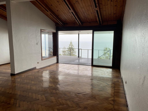 Amplia Casa Recien Remodelada Con Hermosa Vista
