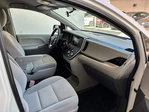 Toyota Sienna 3.5 Le At