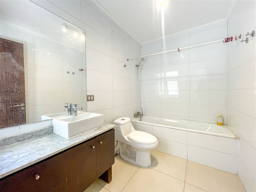Casa En Venta De 4 Dorm. En Lo Barnechea