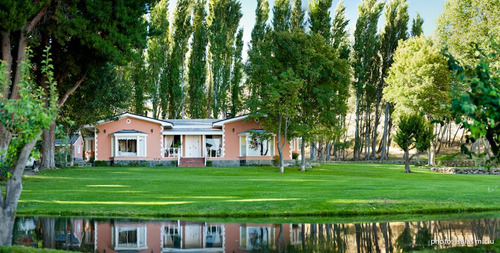 Estancia Manantiales De Collón Cura - Patagonia Argentina