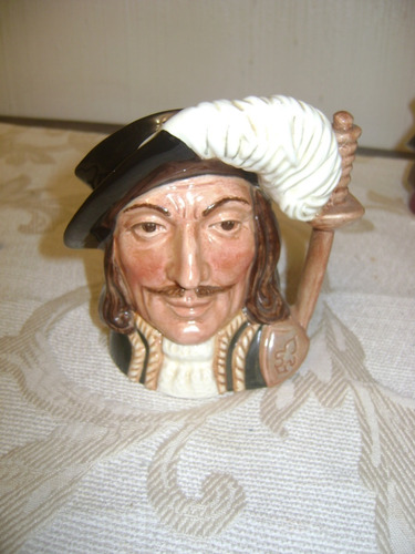 Excelente Jarra Royal Doulton Athos El Mosquetero Miniatura