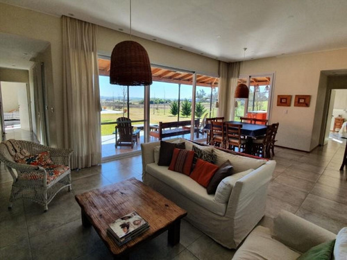Imagen 9 de 30 de Barrio Laguna Del Golf - Casa Quinta Con Pileta, , 3 Dormitorios, 2 Baños Y Gran Parque