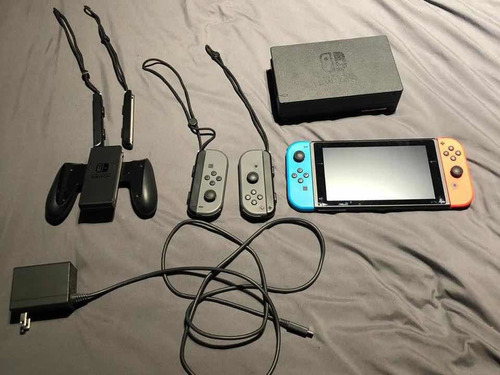 Nintendo Switch 32 Gb + 4 Controles + 4 Juegos. Impecable!!