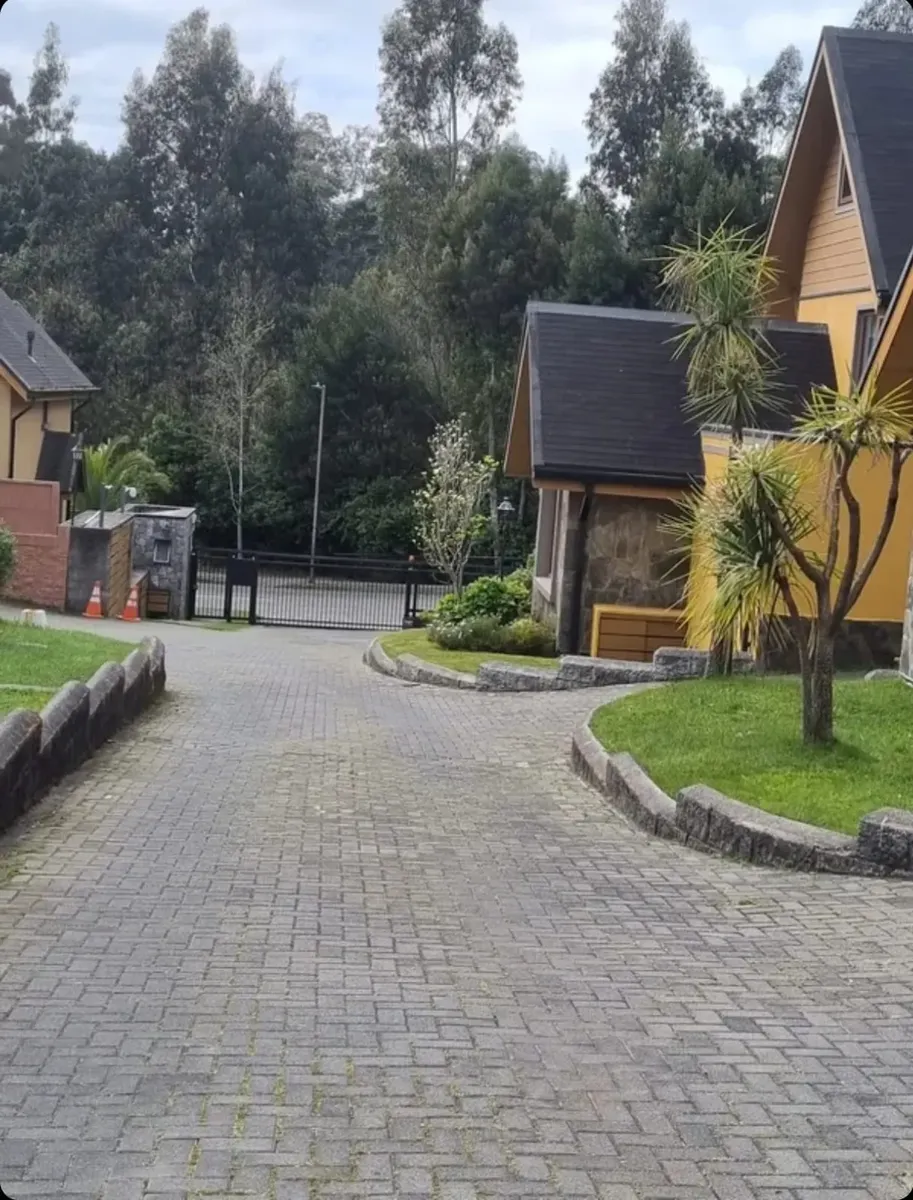Imagen 1 de 20 de En Andalué Al Interior De Un Condominio 3d 3b 2e