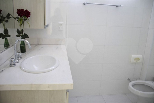 2 Dormitórios, 1 Cozinha Ampla, 1 Vaga, Em Ótima Localização No Melhor De Santos - 271-im559662