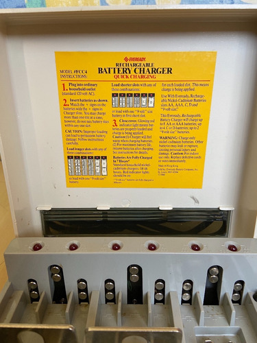 Carregador De Pilha E Bateria (eveready)