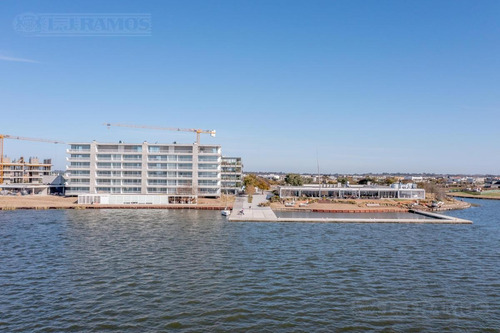 Imagen 14 de 25 de Departamento En Venta - Puertos Del Lago Sobre El Lago Central